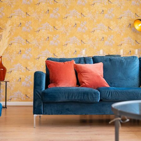 Stylish 4 Bedroom Spacious Retreat With Parking - Sleeps 10 - Families & Contractors 캔터베리 외부 사진