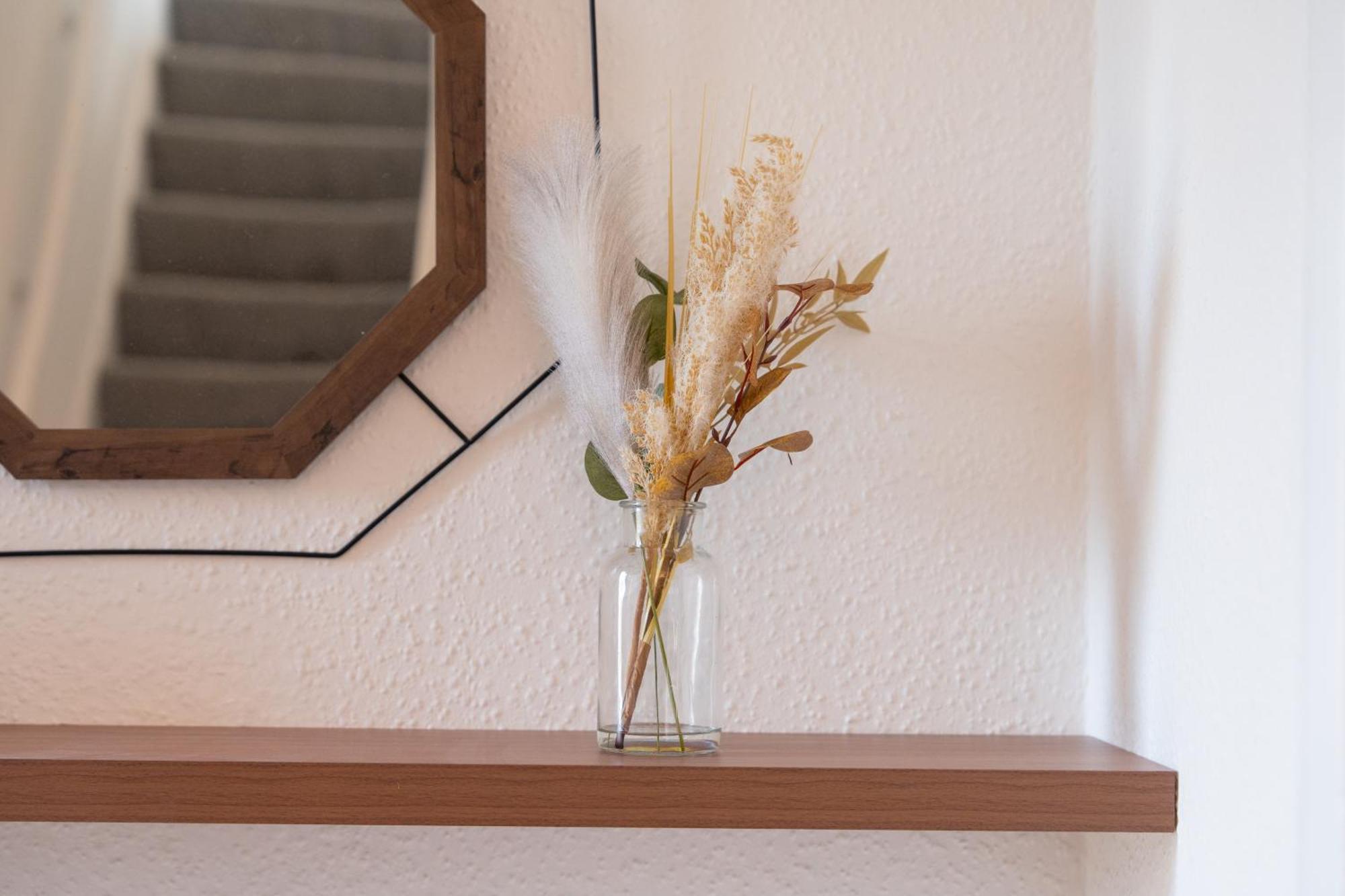 Stylish 4 Bedroom Spacious Retreat With Parking - Sleeps 10 - Families & Contractors 캔터베리 외부 사진