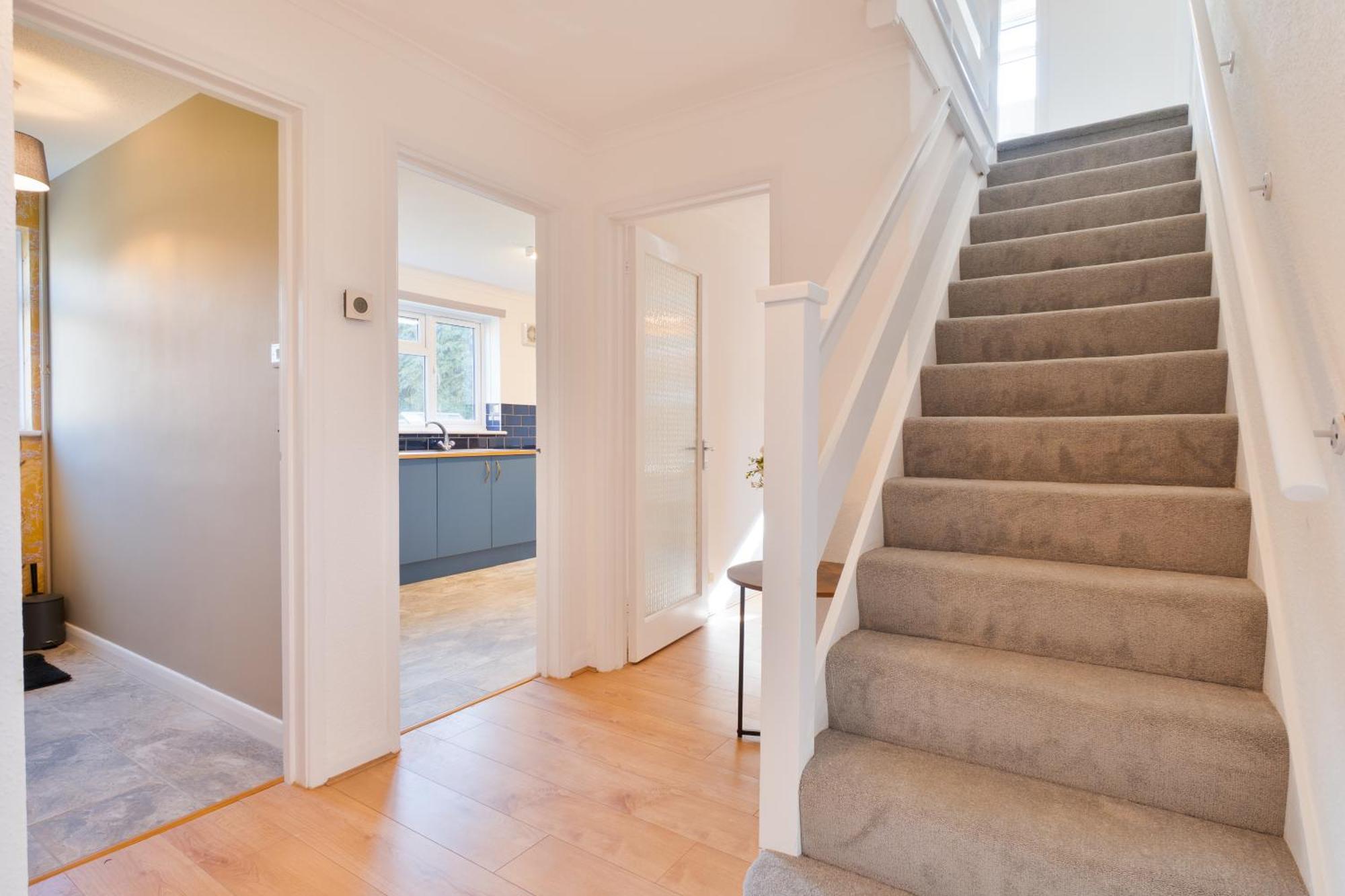 Stylish 4 Bedroom Spacious Retreat With Parking - Sleeps 10 - Families & Contractors 캔터베리 외부 사진