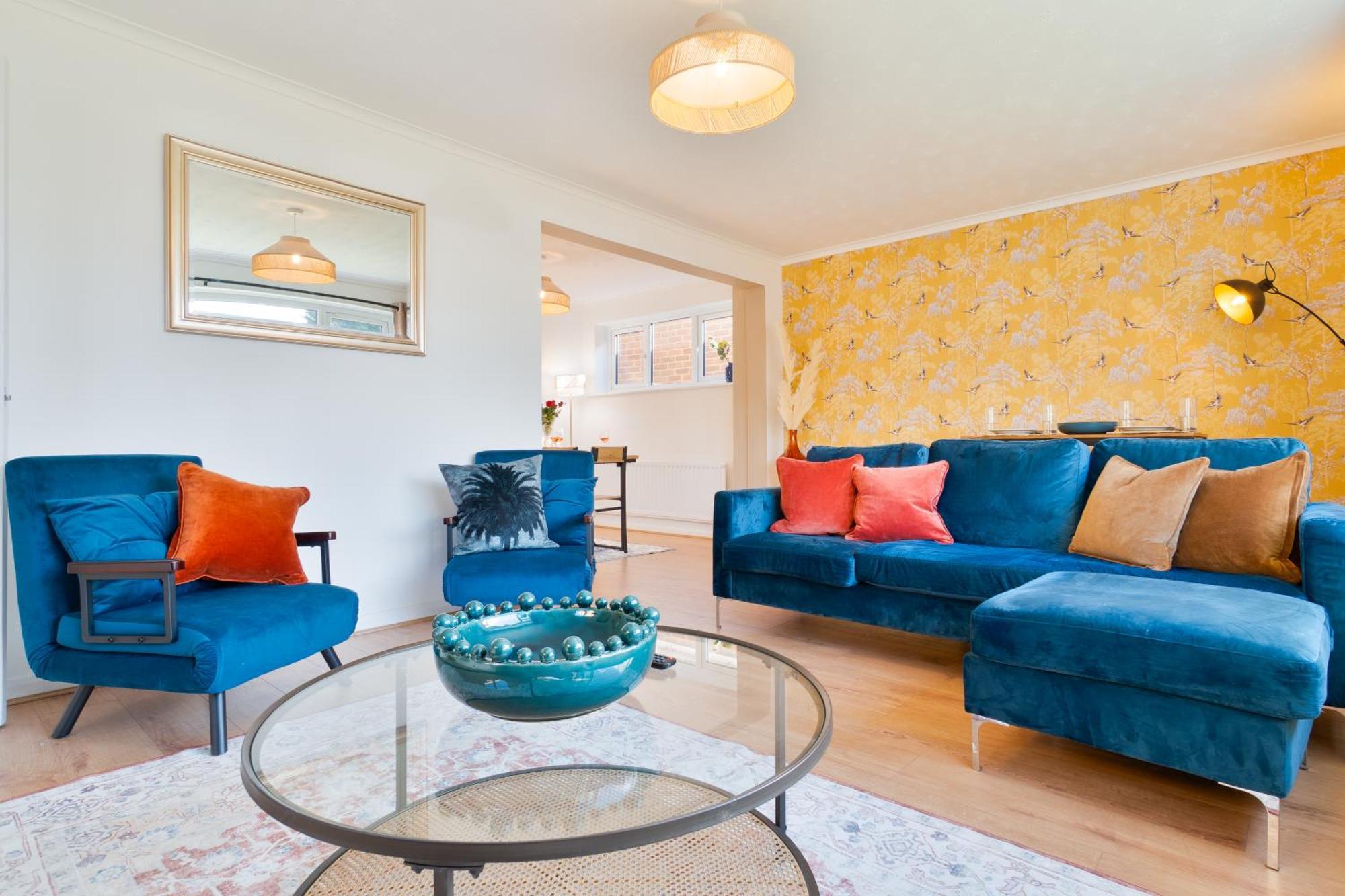 Stylish 4 Bedroom Spacious Retreat With Parking - Sleeps 10 - Families & Contractors 캔터베리 외부 사진