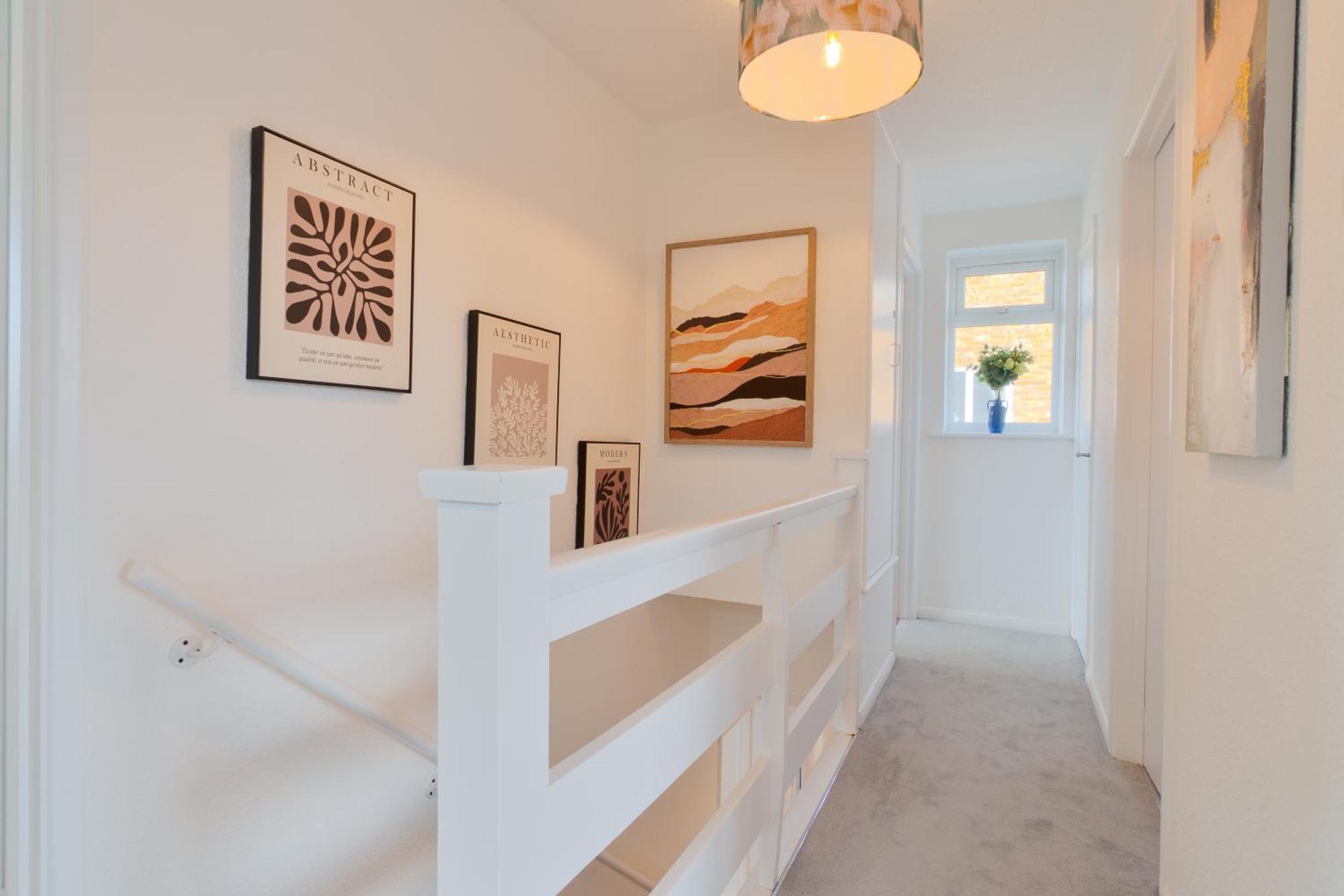 Stylish 4 Bedroom Spacious Retreat With Parking - Sleeps 10 - Families & Contractors 캔터베리 외부 사진