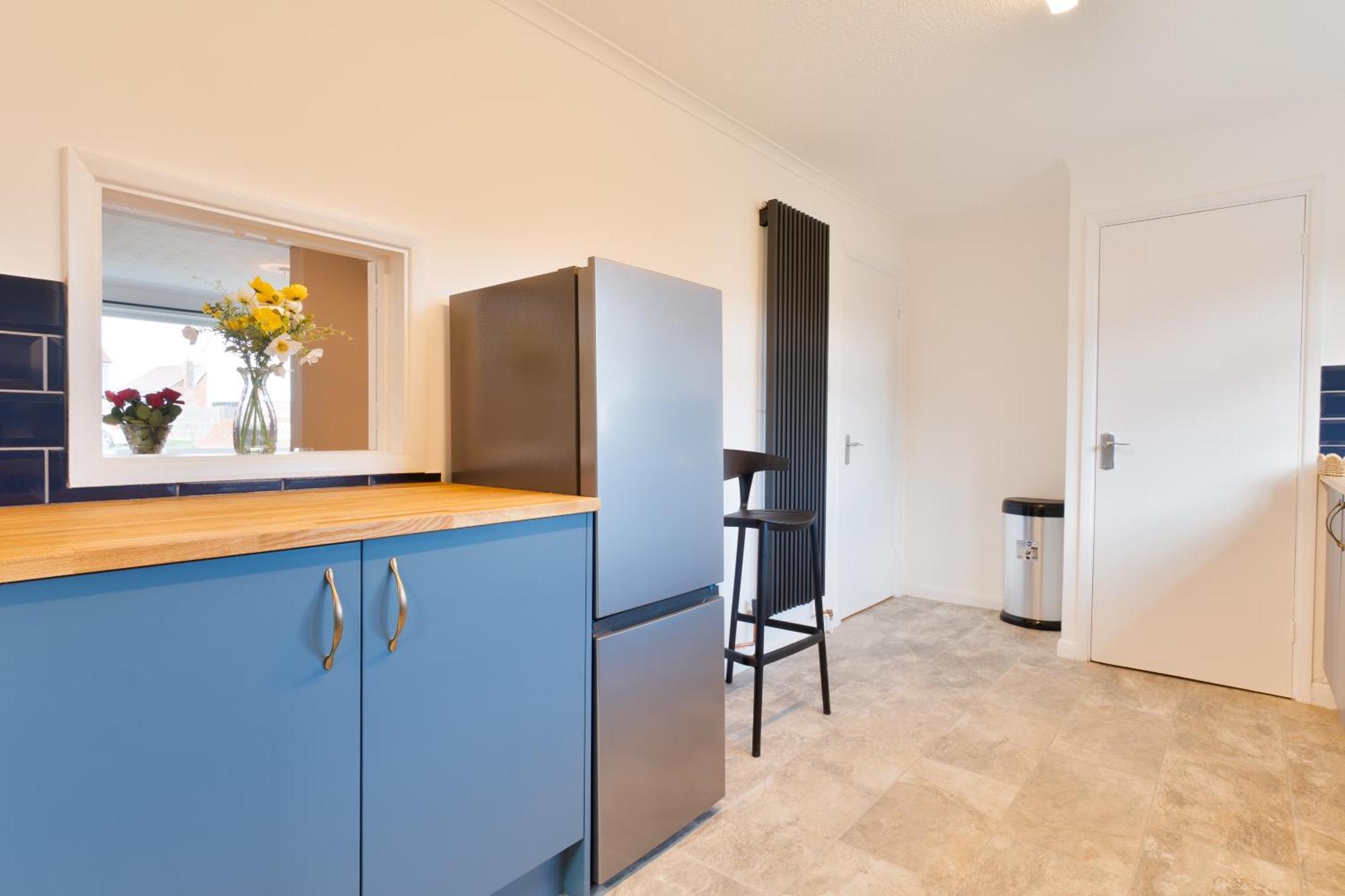 Stylish 4 Bedroom Spacious Retreat With Parking - Sleeps 10 - Families & Contractors 캔터베리 외부 사진